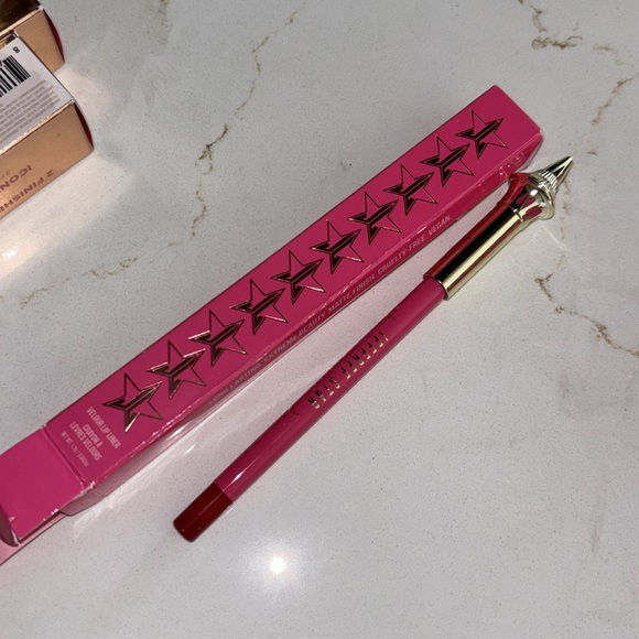 🍒 JEFFREE STAR COSMETICS
Velour Lip Liner cherry wet - Picture 7 of 8